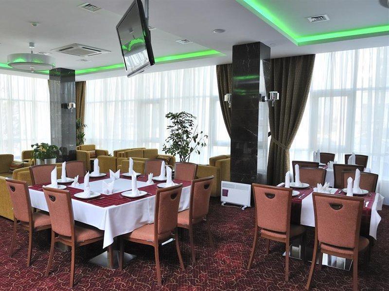 Inn Ozz Astana Екстериор снимка